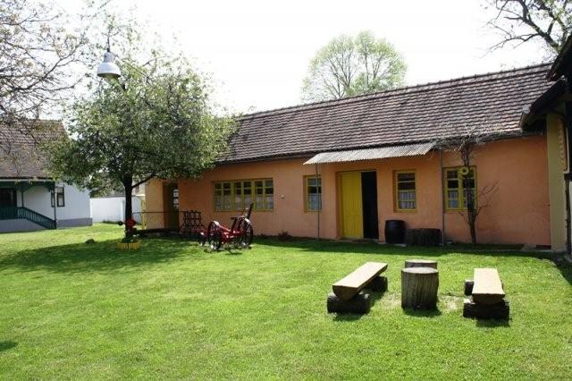 Seoski Turiziam Larva Trenkovo Exteriér fotografie